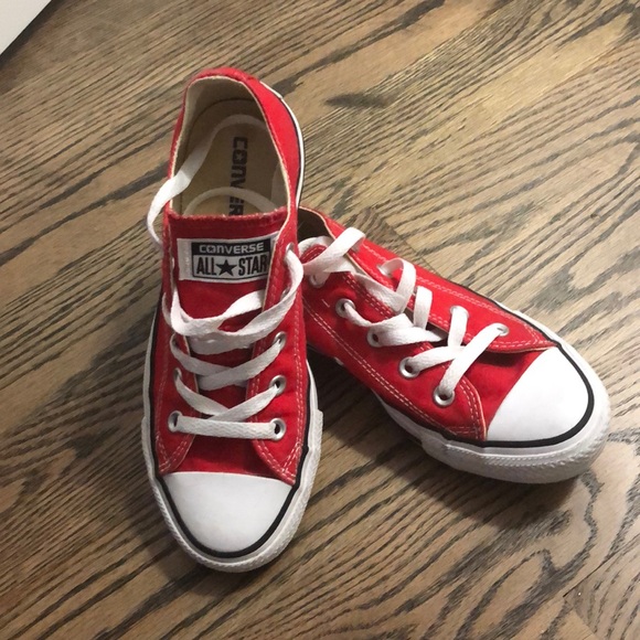 red all star converse shoes